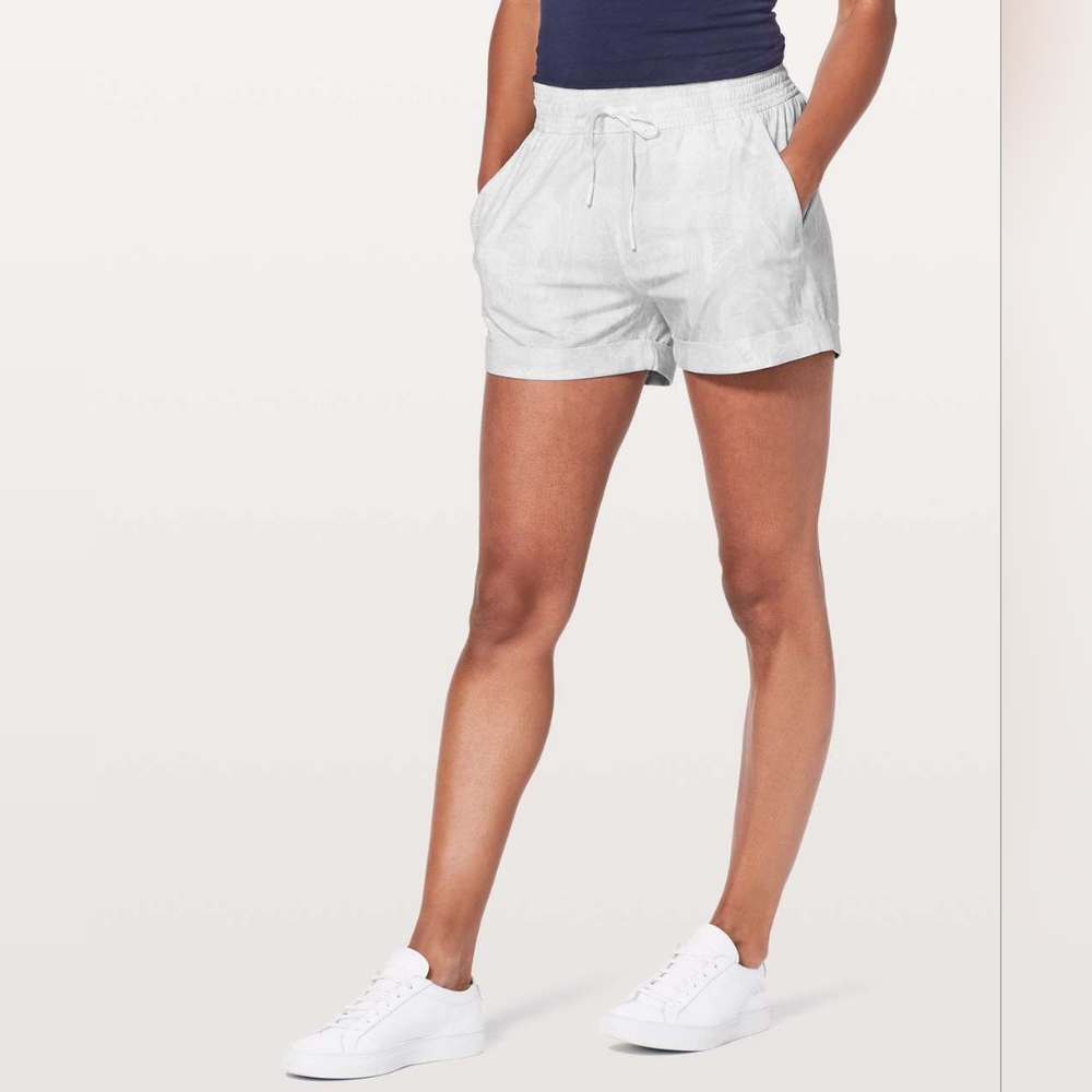 Lululemon Spring Break Away Short *4-way Stretch 3"Eternal Wave White si…